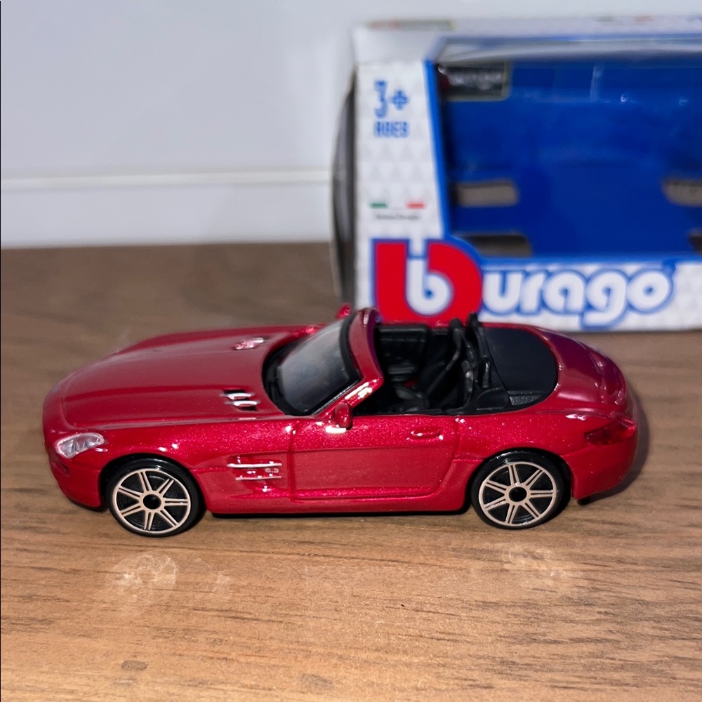 Bburago Street Fire 1/43 Red Mercedes Convertible Die-Cast Toy Car